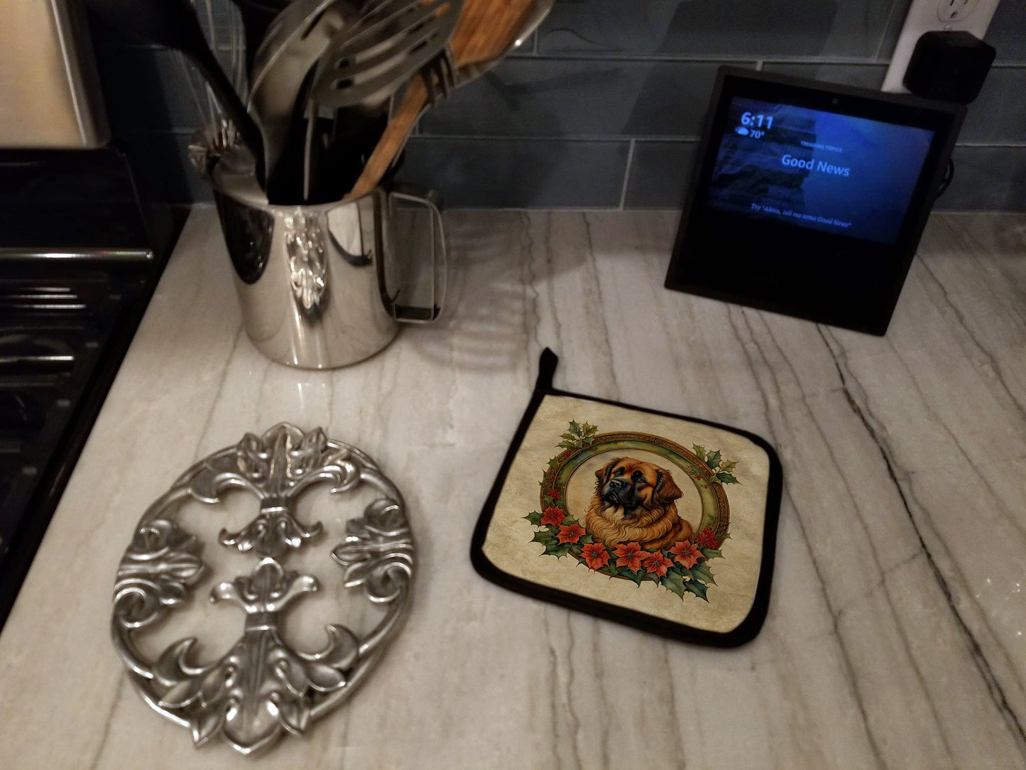 Leonberger Christmas Flowers Pair of Pot Holders Caroline's Treasures