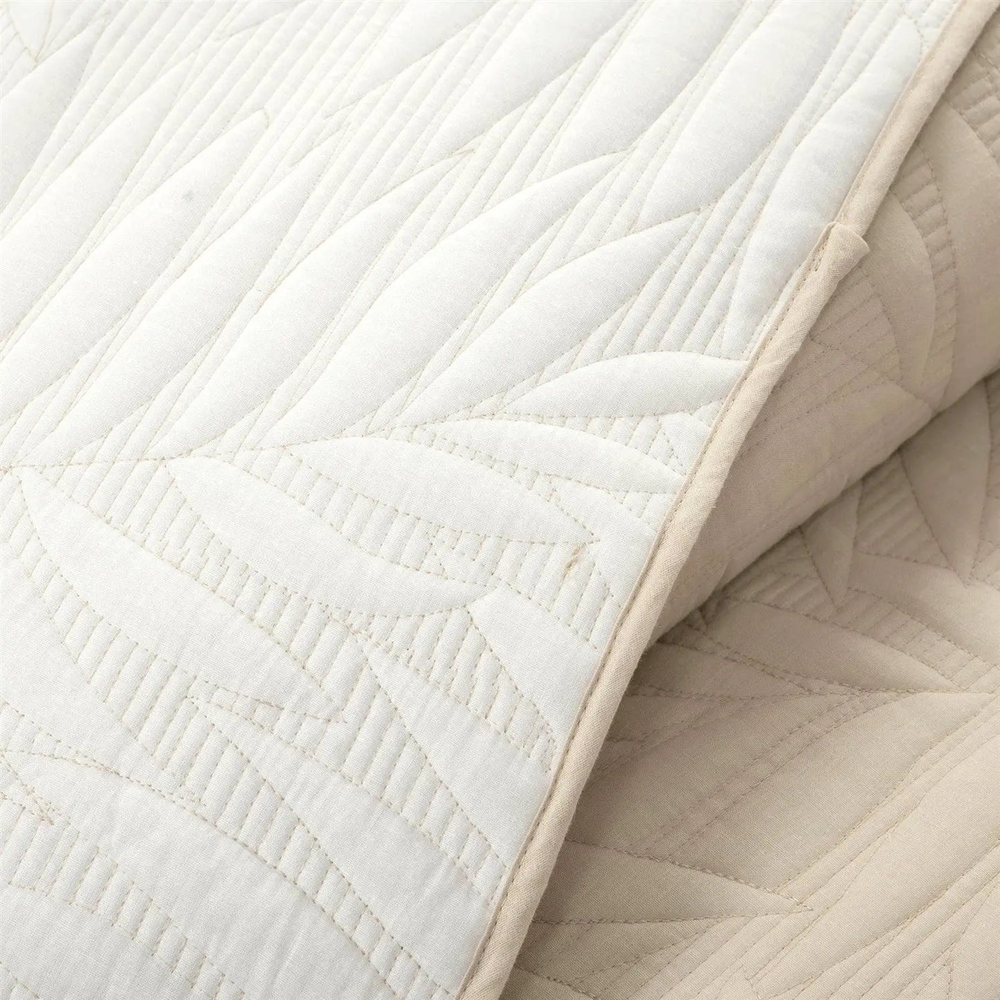 Full/Queen Lightweight Fern Leaf Reversible 3-PC White Beige Cotton Quilt Set FastFurnishings