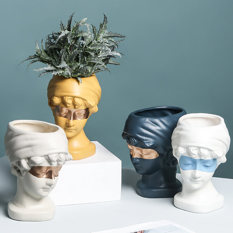 European Style Little Girl Vase Ze BlakHom